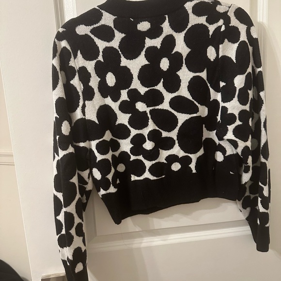 Black & Grey 70s Inspired Flower-Printed Sweater - Picture 3 of 3